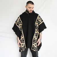 Poncho Cruz Andina con capucha