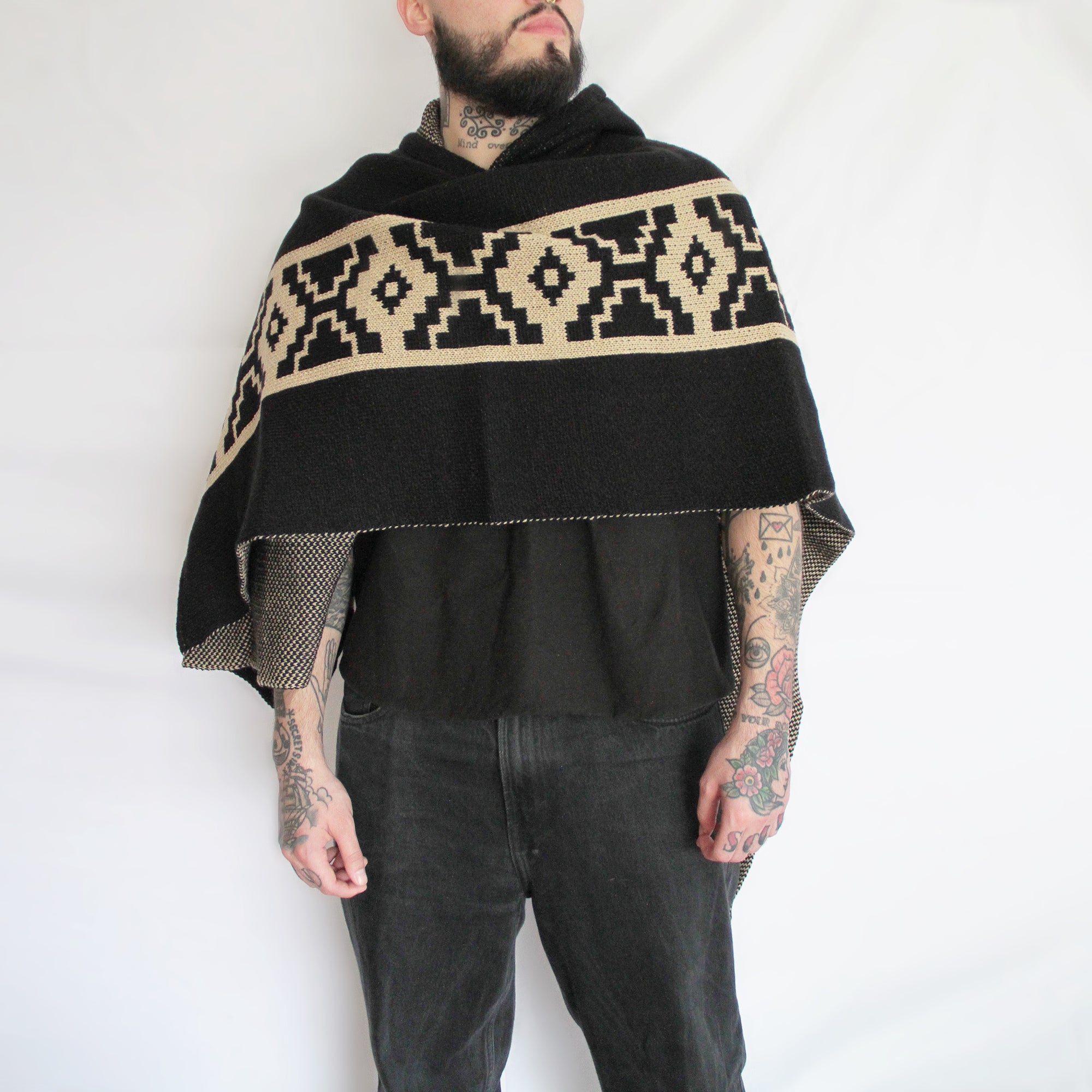 Poncho Cruz Andina con capucha