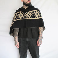 Poncho Cruz Andina con capucha